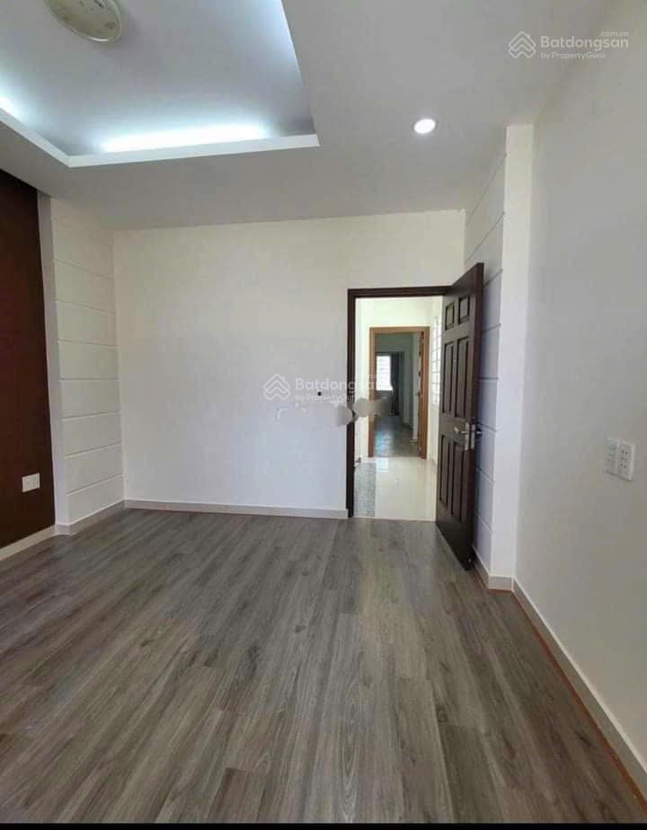 Nhà thuê 4 tầng3 pn, 3 wc hẻm ô tô 8m thông đường áu dương lân q8 cũ 12 triệu/th