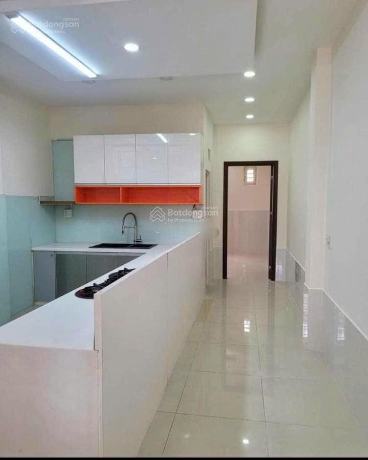 Nhà thuê 4 tầng3 pn, 3 wc hẻm ô tô 8m thông đường áu dương lân q8 cũ 12 triệu/th