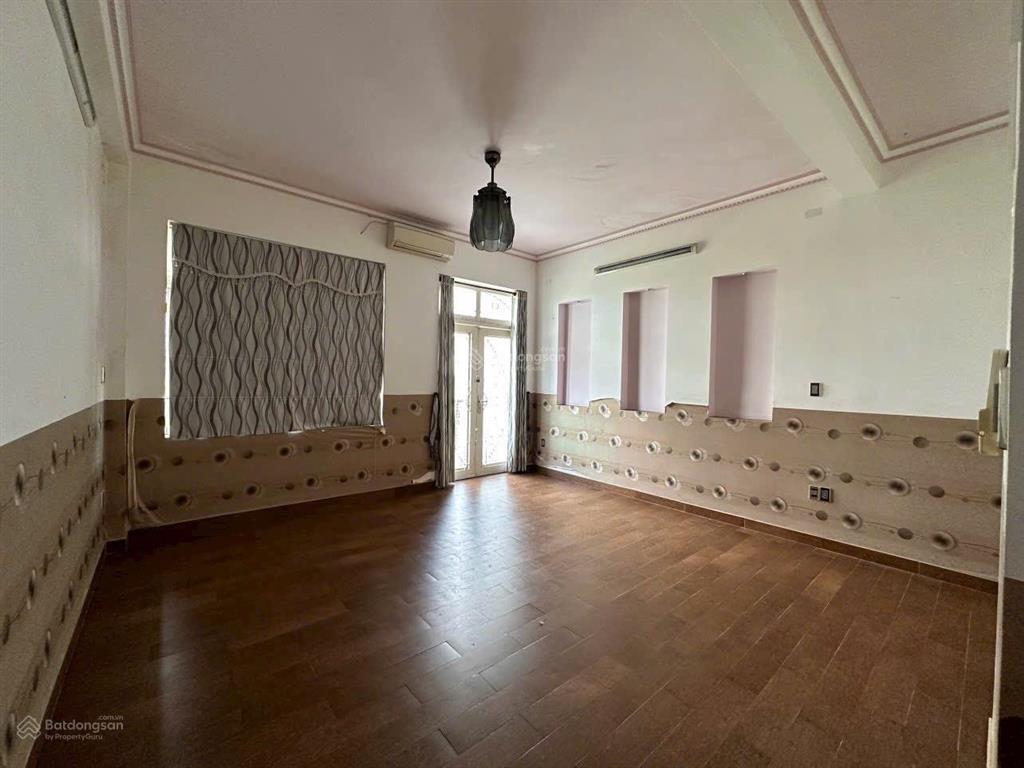 Nhà thuê 4 tầng  5 x 20m  100m2  5 pn, 5 wc  mt đường số 2  20m kdc 6b intresco, bình hưng