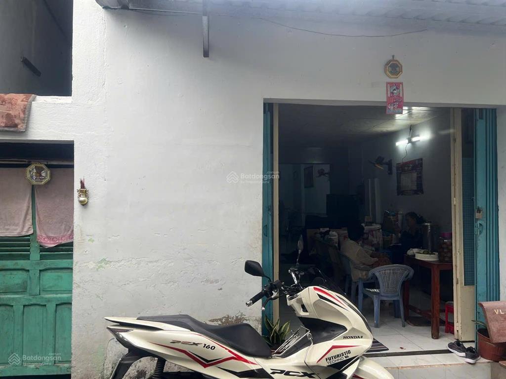 Nhà bán cấp 4 5,7 x 18108m2 giá 5tỷ6 h thông 3,5m gần mt đường quốc lộ đối diện bx quận 8.sổ hồng
