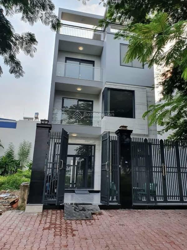 Nhà thuê 4 tầng5 x 20100m25 pn,5 wc đường 12m kdc 13e 15triệu/th xã phong phú nay xã b hưng bc