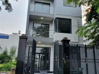 Nhà thuê 4 tầng5 x 20100m25 pn,5 wc đường 12m kdc 13e 15triệu/th xã phong phú nay xã b hưng bc