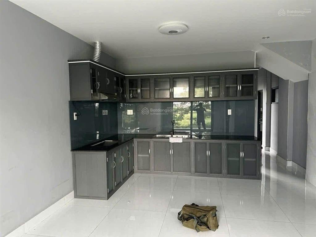 Nhà thuê 4 tầng5 x 20100m25 pn,5 wc đường 12m kdc 13e 15triệu/th xã phong phú nay xã b hưng bc
