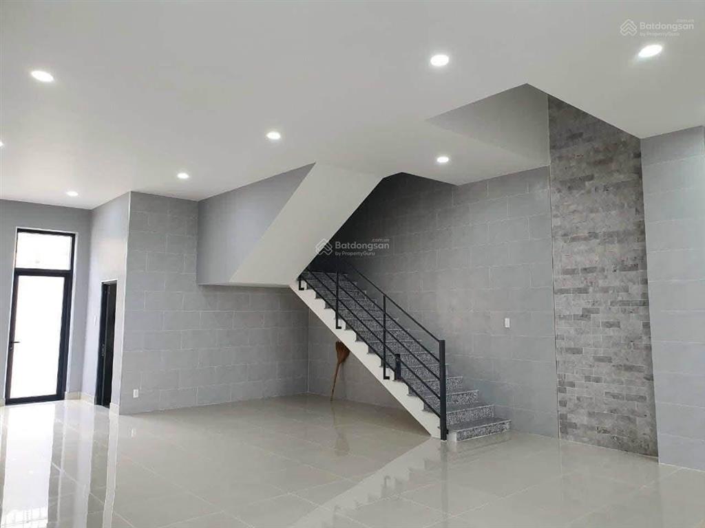 Nhà thuê 4 tầng5 x 20100m25 pn,5 wc đường 12m kdc 13e 15triệu/th xã phong phú nay xã b hưng bc