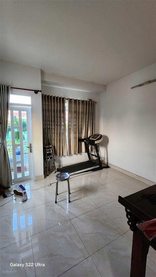 Nhà bán trệt, lầu  4 x 23m (nở hậu 5,6)  107m2  4 pn, 2 wc  hẻm thông 3,3m, ql 50 xã bình hưng