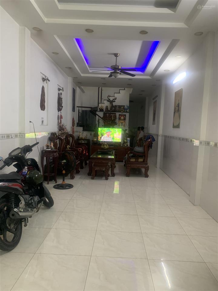Nhà bán trệt, lầu  4 x 23m (nở hậu 5,6)  107m2  4 pn, 2 wc  hẻm thông 3,3m, ql 50 xã bình hưng