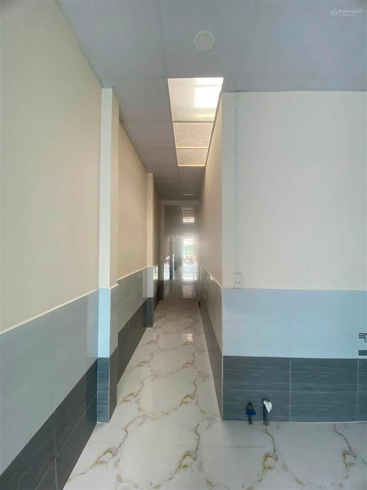 Nhà thuê 4 x 33132m2 2 pn, 2 wc mặt tiền kinh doanh quốc lộ 50 liền kề kdc bình hưng. 25 triệu/th