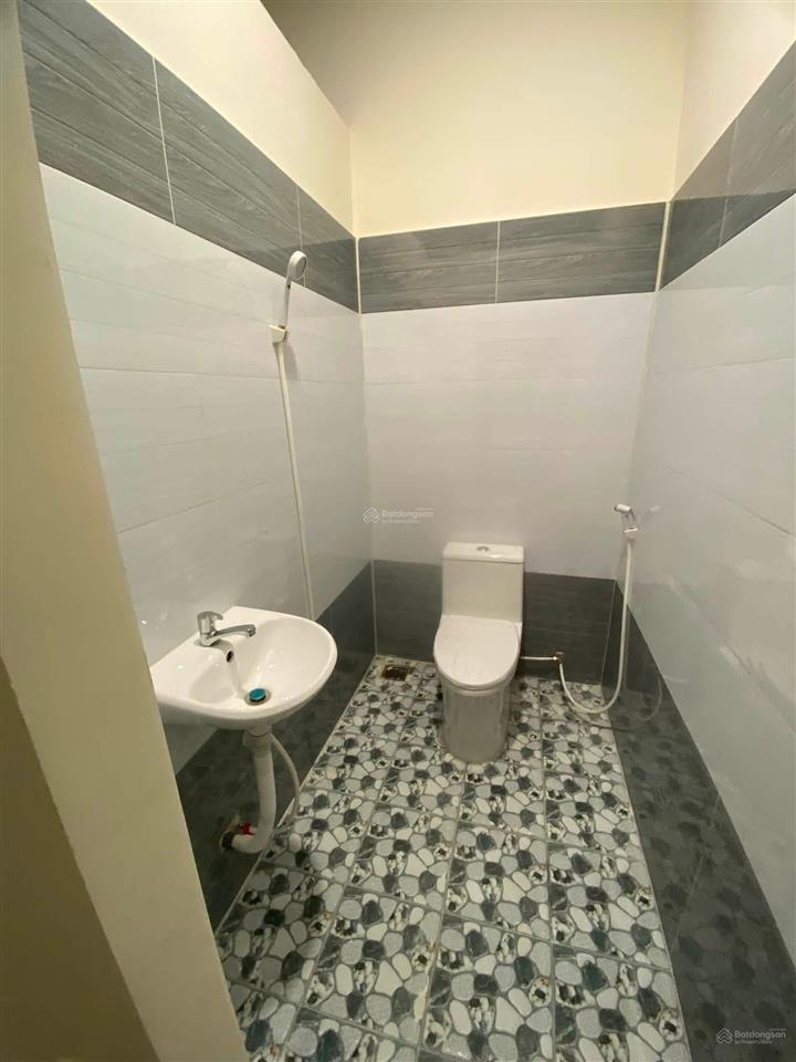 Nhà thuê 4 x 33132m2 2 pn, 2 wc mặt tiền kinh doanh quốc lộ 50 liền kề kdc bình hưng. 25 triệu/th