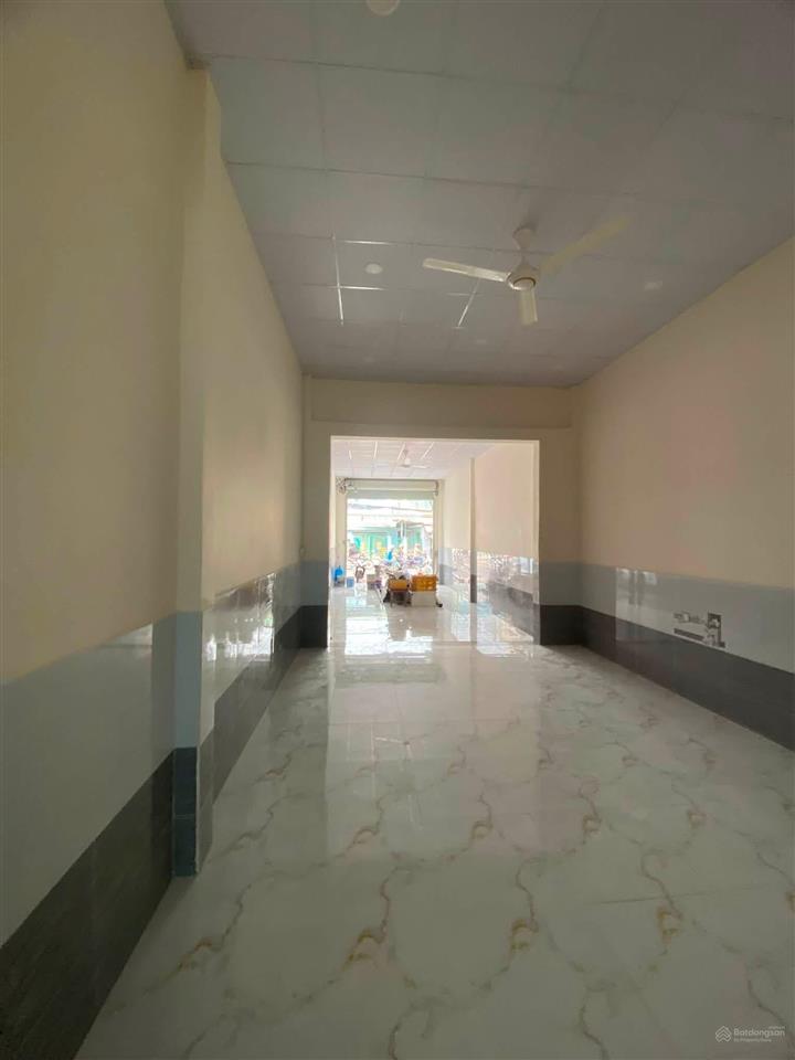 Nhà thuê 4 x 33132m2 2 pn, 2 wc mặt tiền kinh doanh quốc lộ 50 liền kề kdc bình hưng. 25 triệu/th