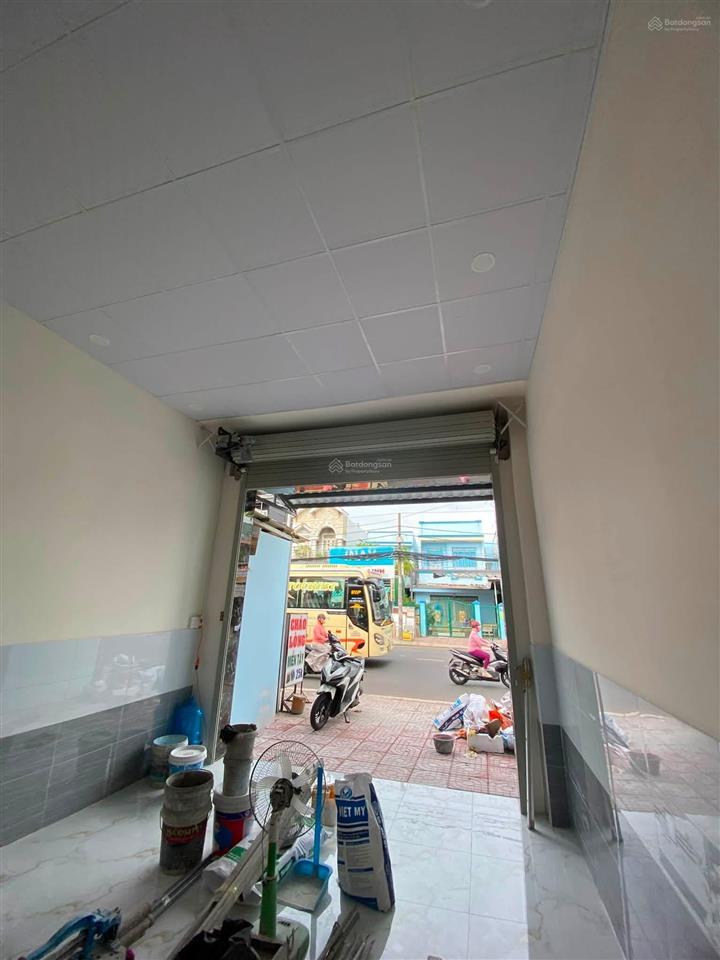 Nhà thuê 4 x 33132m2 2 pn, 2 wc mặt tiền kinh doanh quốc lộ 50 liền kề kdc bình hưng. 25 triệu/th