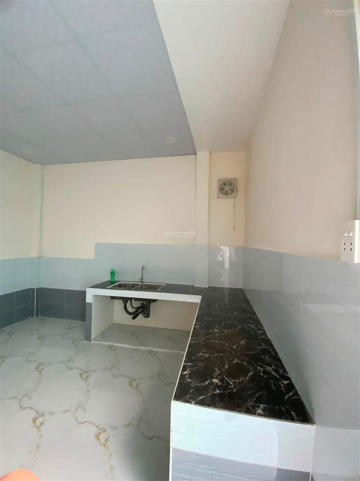 Nhà thuê 4 x 33132m2 2 pn, 2 wc mặt tiền kinh doanh quốc lộ 50 liền kề kdc bình hưng. 25 triệu/th