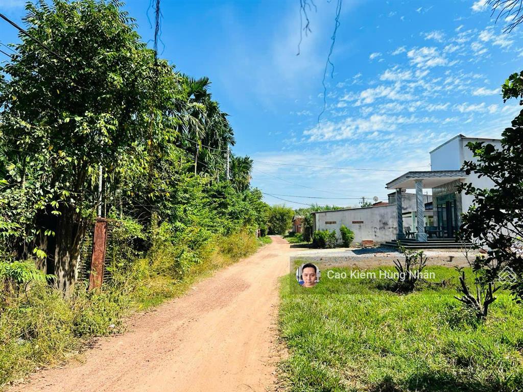 Bán đất xã an nhơn tây 1598m2 thổ cư 215m2. giá bán 4 tỷ có thương lượng