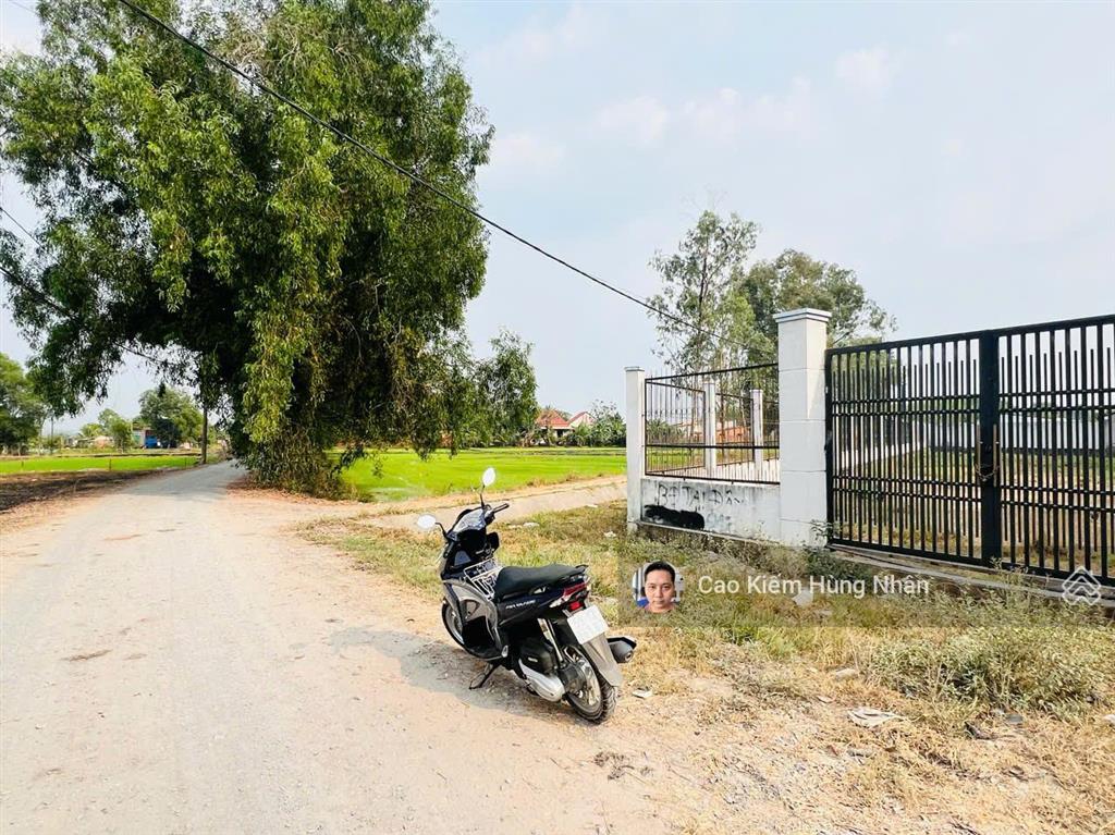 Bán đất tại xã trung lập hạ 1/ trần thị chọn, 1288m2 có 300 ont. giá bán 4 tỷ 500 triệu có bớt