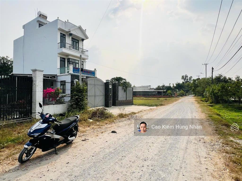 Bán đất tại xã trung lập hạ 1/ trần thị chọn, 1288m2 có 300 ont. giá bán 4 tỷ 500 triệu có bớt
