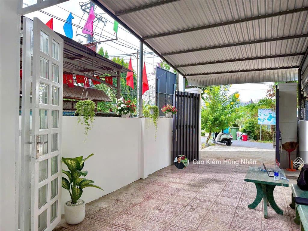 Bán nhà 1 trệt 1 lầu xã phước vĩnh an đường mai thị buội 4x22 ont. giá bán 2 tỷ 350 triệu.