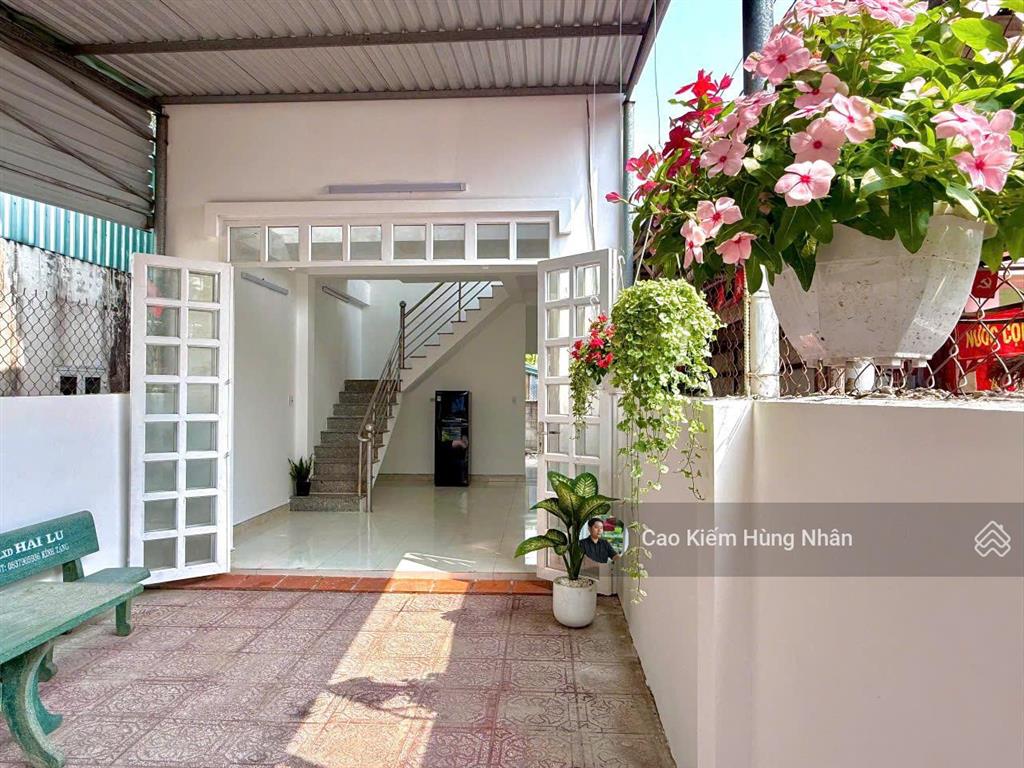 Bán nhà 1 trệt 1 lầu xã phước vĩnh an đường mai thị buội 4x22 ont. giá bán 2 tỷ 350 triệu.