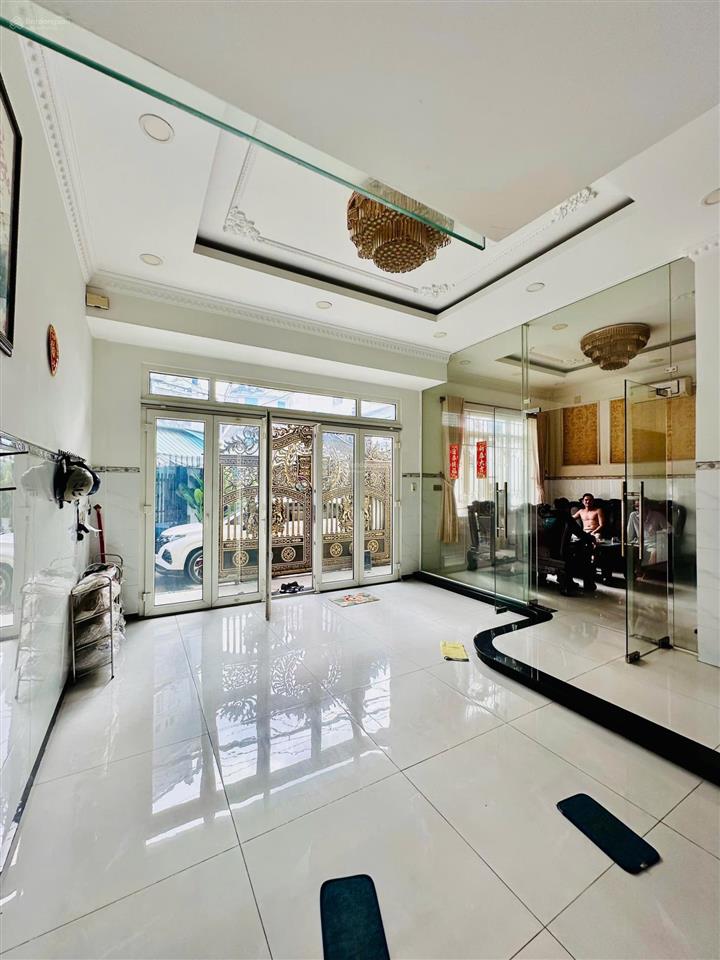 Nhà ngang khủng 8,06m 3 tấm ngay hẻm 413 vip nhất khu lê văn quới giảm giá mạnh từ 9,2tycòn 7,5ty