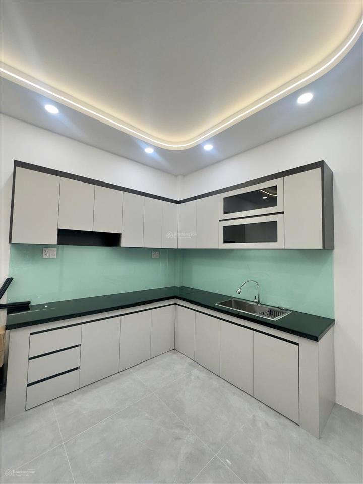 Nhà đẹp căn góc 2mt sát chợ nhà đẹp 1 lầu 5x14m, 1 lầu vừa ở vừa kinh doanh 6,7ty