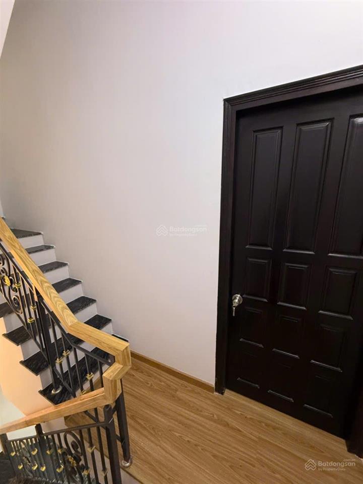 Nhà nhỏ trệt 2 lầu sân thượng đẹp ở liền 2pn 3wc đủ công năng 3ty150