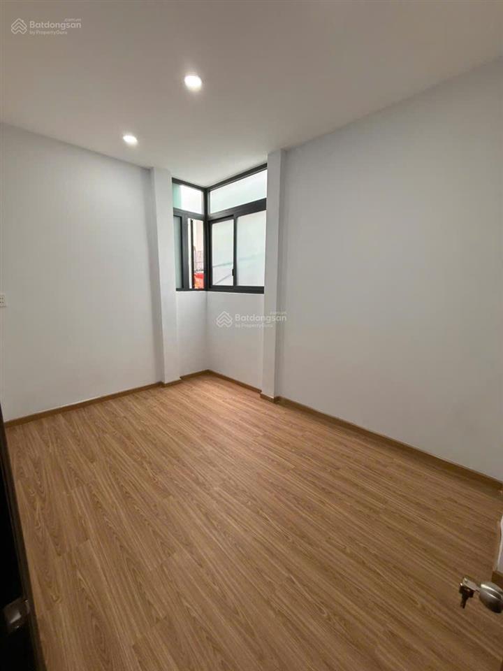 Nhà nhỏ trệt 2 lầu sân thượng đẹp ở liền 2pn 3wc đủ công năng 3ty150