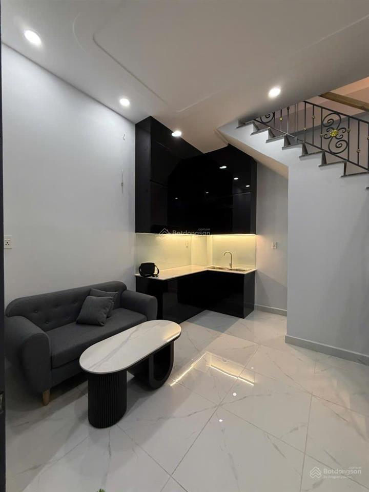 Nhà nhỏ trệt 2 lầu sân thượng đẹp ở liền 2pn 3wc đủ công năng 3ty150
