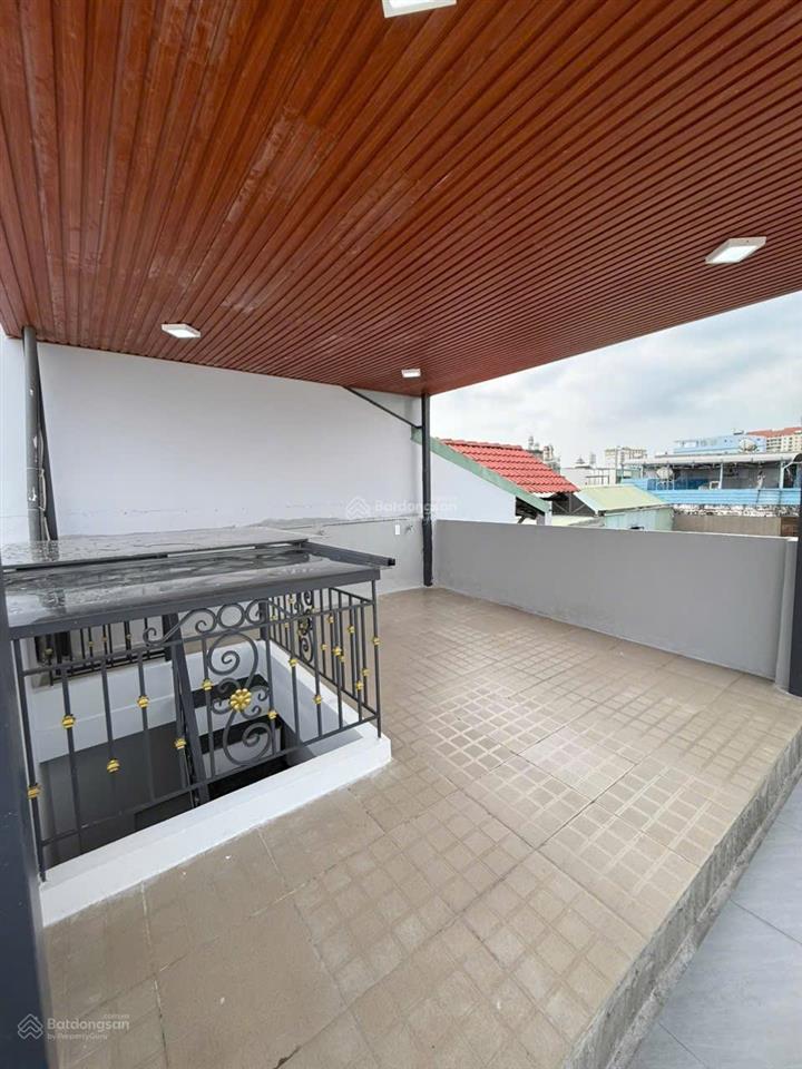 Nhà nhỏ trệt 2 lầu sân thượng đẹp ở liền 2pn 3wc đủ công năng 3ty150