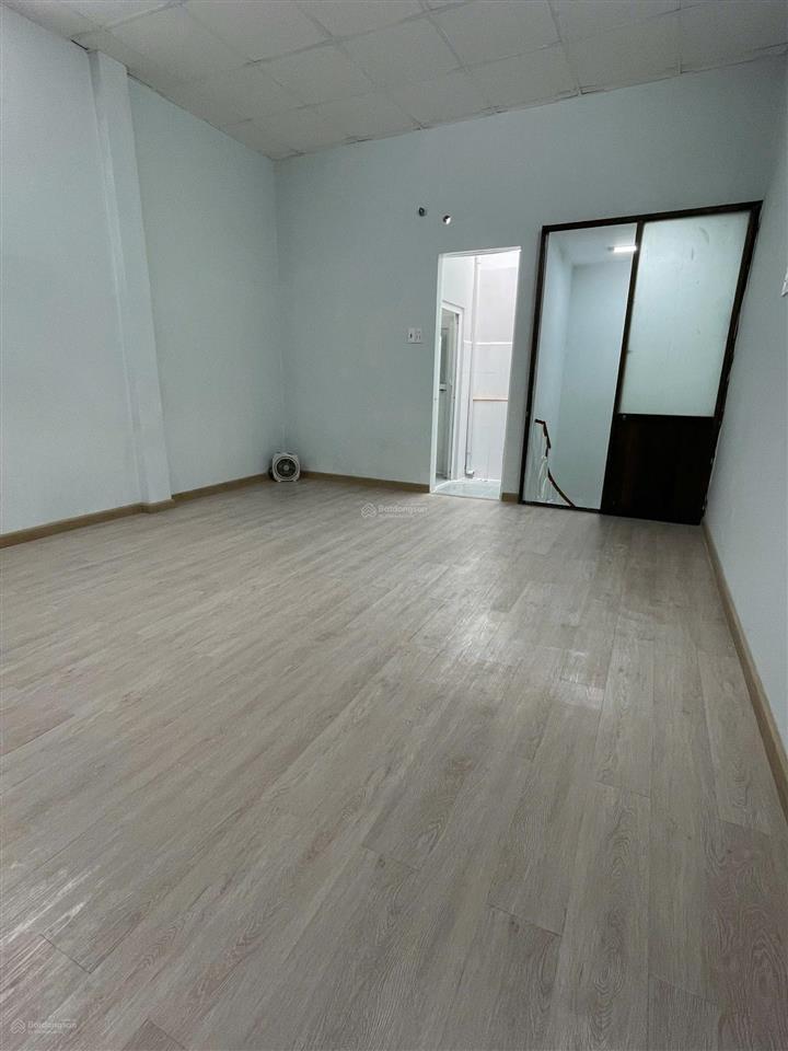 Nhà nhỏ sát đh công thương 26m giá 2,7ty