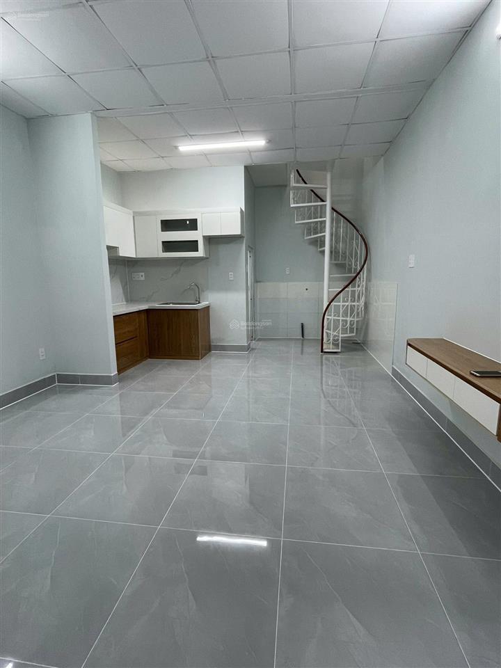 Nhà nhỏ sát đh công thương 26m giá 2,7ty