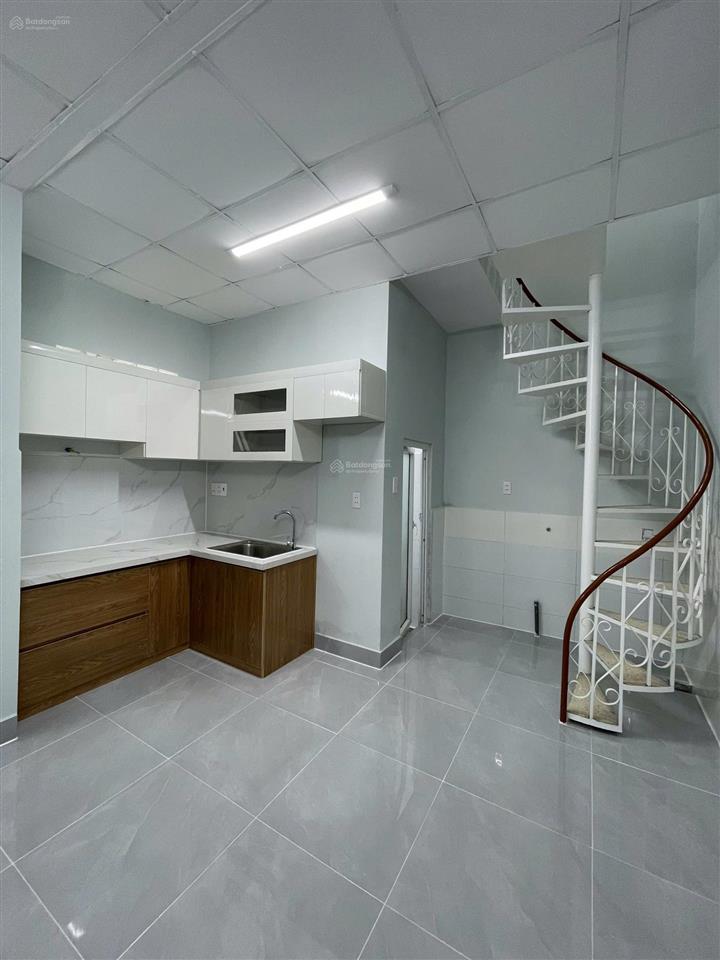 Nhà nhỏ sát đh công thương 26m giá 2,7ty