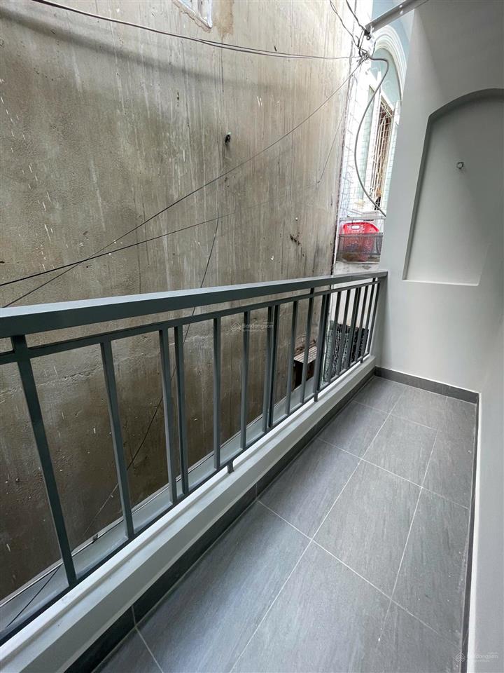 Nhà nhỏ sát đh công thương 26m giá 2,7ty