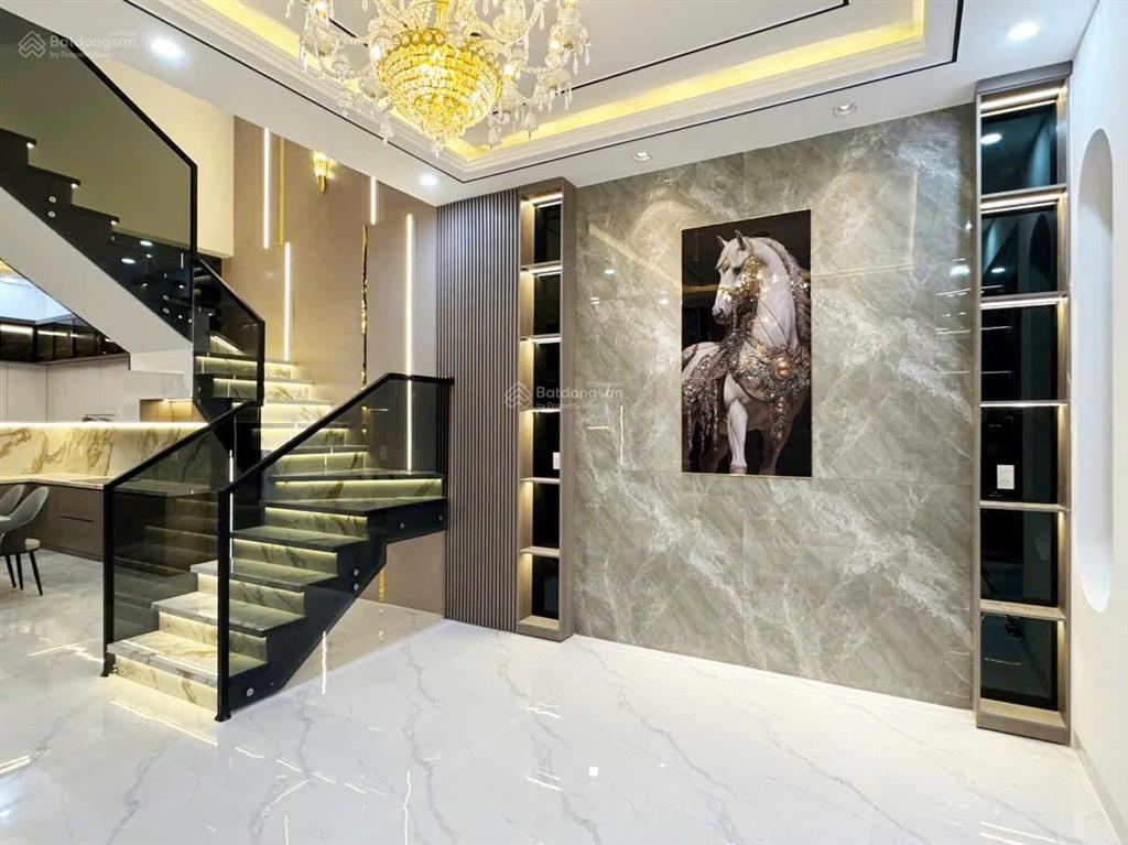 Nhà mới 3 tầng khu k1 với 4pn, 4wc, có sân đậu ô tô, dọn vào ở ngay, chỉ 5,95 tỷ