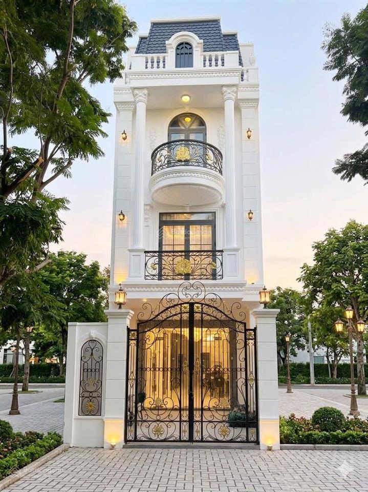 Nhà mới 3 tầng khu k1 với 4pn, 4wc, có sân đậu ô tô, dọn vào ở ngay, chỉ 5,95 tỷ