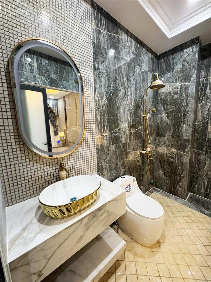 Nhà mới 3 tầng khu k1 với 4pn, 4wc, có sân đậu ô tô, dọn vào ở ngay, chỉ 5,95 tỷ