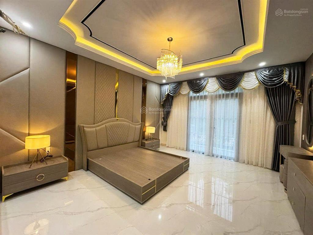 Nhà mới 3 tầng khu k1 với 4pn, 4wc, có sân đậu ô tô, dọn vào ở ngay, chỉ 5,95 tỷ