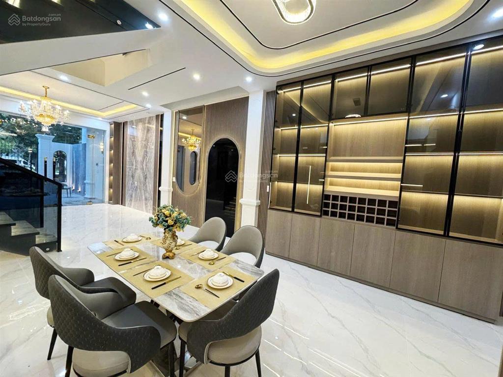 Nhà mới 3 tầng khu k1 với 4pn, 4wc, có sân đậu ô tô, dọn vào ở ngay, chỉ 5,95 tỷ