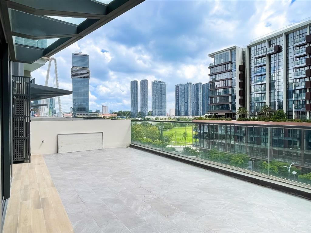 Opera metropole. tầng 5
2 phòng  2 toilet  90 triệu vnd. miễn phí quản lý (thuế)