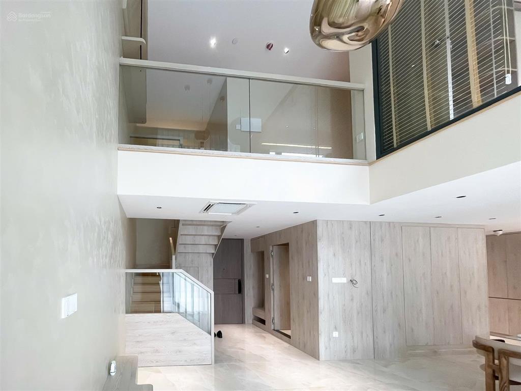 Opera metropole. tầng 5
2 phòng  2 toilet  90 triệu vnd. miễn phí quản lý (thuế)