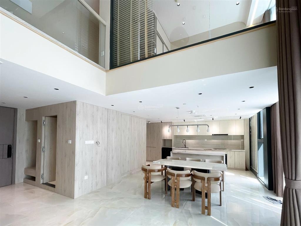 Opera metropole. tầng 5
2 phòng  2 toilet  90 triệu vnd. miễn phí quản lý (thuế)