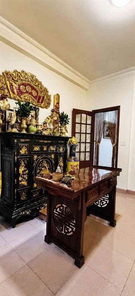 Nhà mặt tiền  Nguyễn Minh hoàng