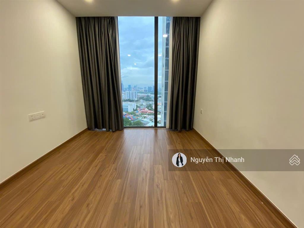 Chính chủ gửi bán eco green q7  bán căn 2pn  2wc 65m2, view q. 1, xem pháo hoa, giá 5.9 tỷ