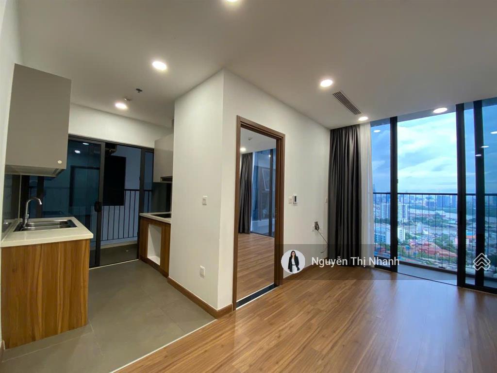 Chính chủ gửi bán eco green q7  bán căn 2pn  2wc 65m2, view q. 1, xem pháo hoa, giá 5.9 tỷ