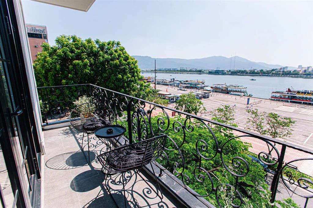 Cho thuê căn hộ 55m2 mặt đường bạch đằng trung tâm tp view sông hàn