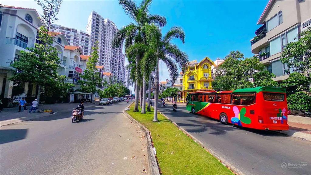 Nhà sổ hồng diện tích 150m2 có thang máy giá 49,5 tỷ thương lượng
