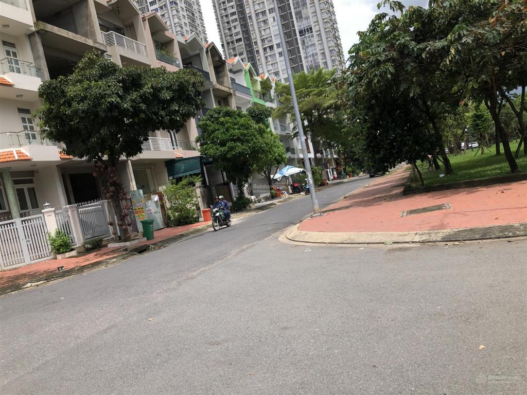 Nhà sổ hồng vị trí đẹp đối diện công viên giá 31 tỷ