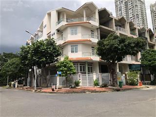 Nhà sổ hồng vị trí đẹp đối diện công viên giá 31 tỷ