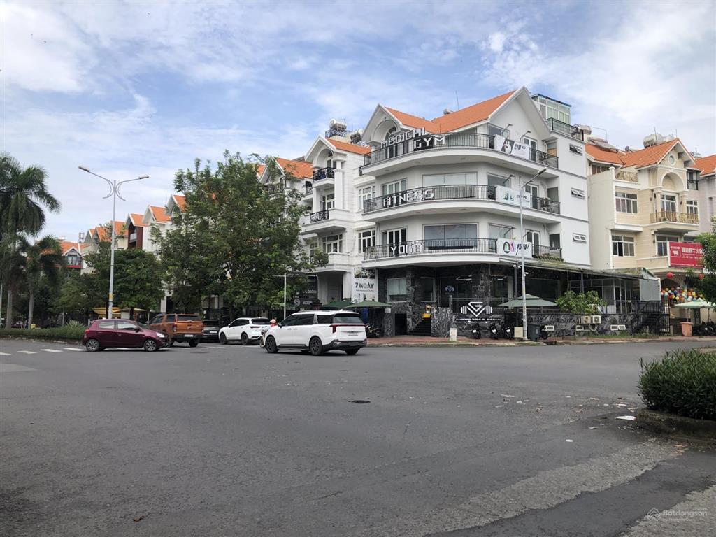 Bán nhà vị trí đẹp trên trục nguyễn thị thập him lam, giá 42 tỷ