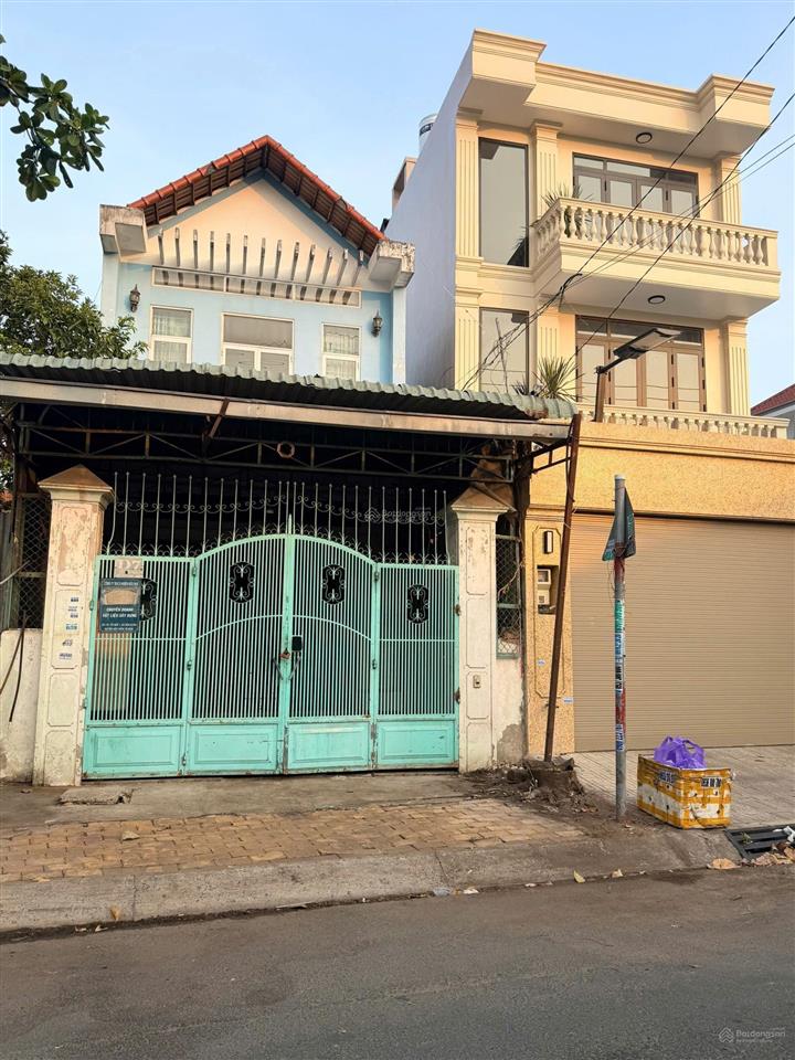 Bán nhà mặt tiền tân xuân 3  ngay trung tâm hành chính hóc môn