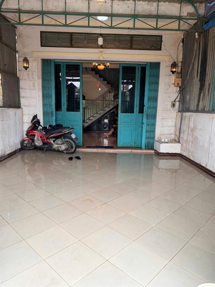Bán nhà mặt tiền tân xuân 3  ngay trung tâm hành chính hóc môn