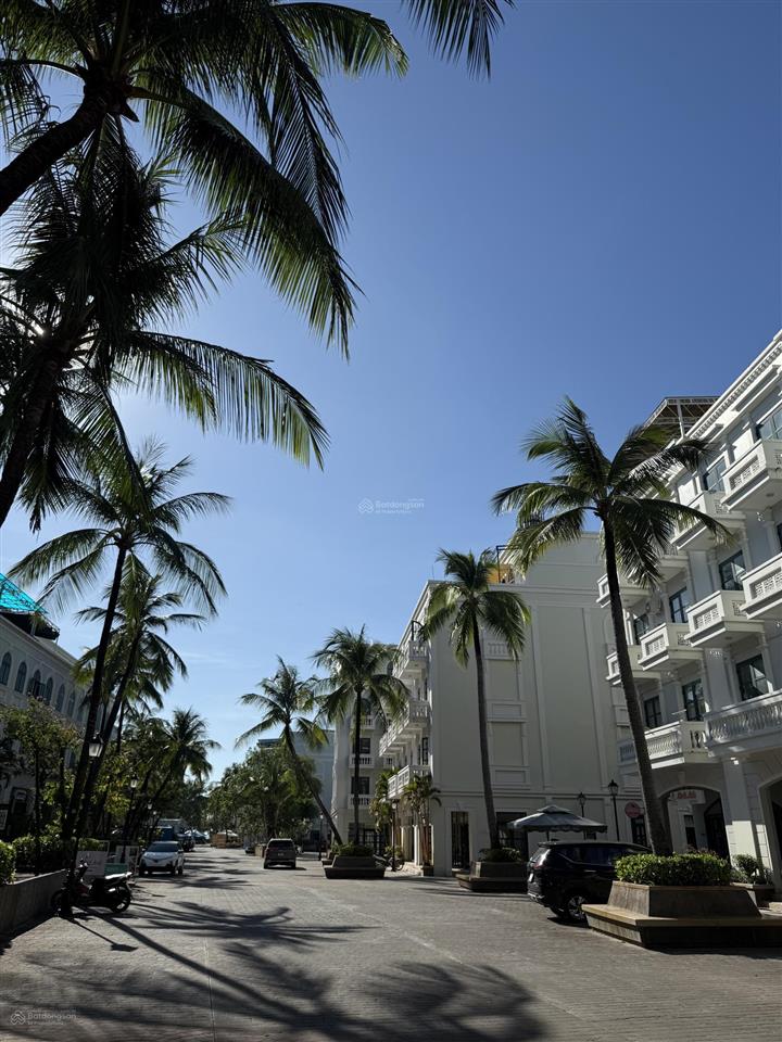 Bán shophouse water front, dự án phú quốc marina, 11 tỷ vnd, 115 m2, nhiều tiện ích uy tín