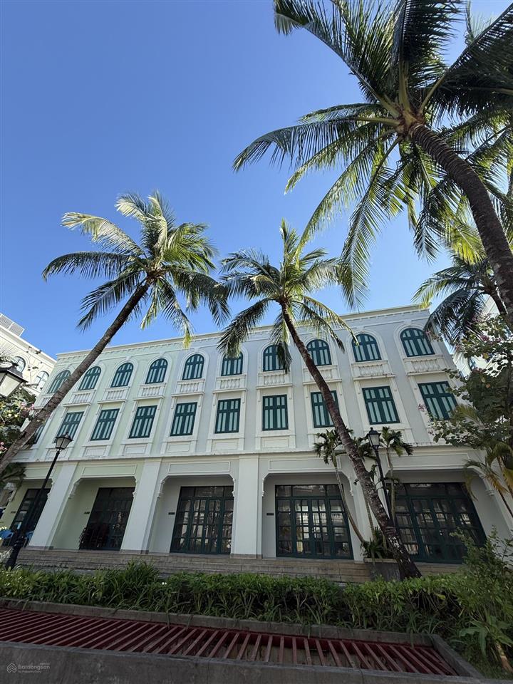 Bán shophouse water front, dự án phú quốc marina, 11 tỷ vnd, 115 m2, nhiều tiện ích uy tín